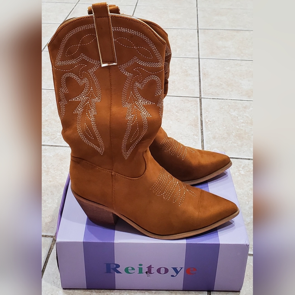 NWB Women's Tan Western Boots Size 11